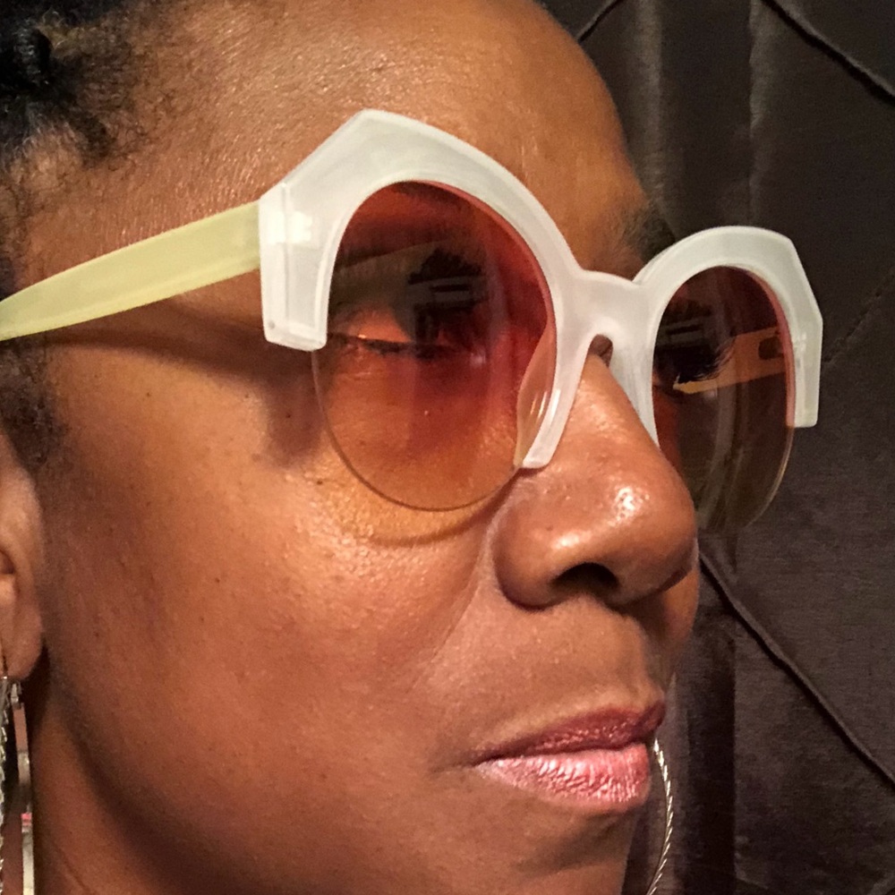 FASHION SUNGLASSES - Picture 3 of 4